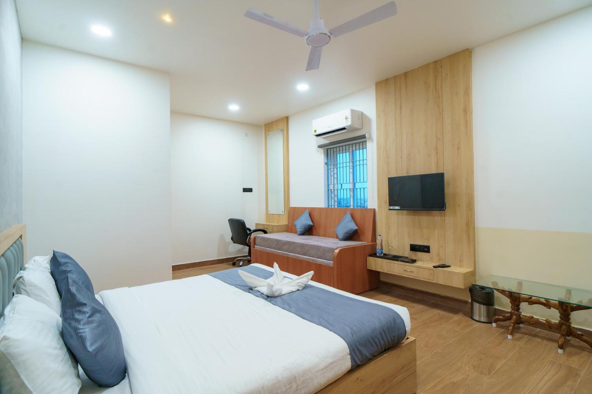 Satyabhama Inn Pathara Extérieur photo