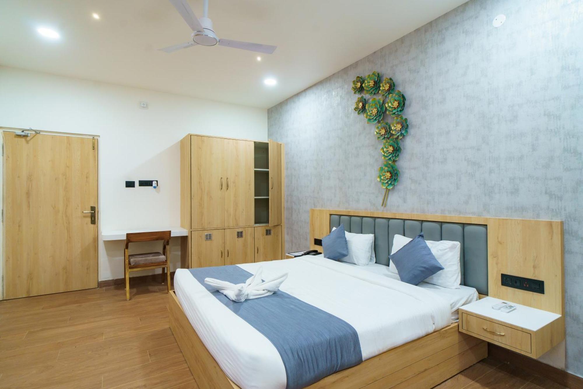 Satyabhama Inn Pathara Extérieur photo