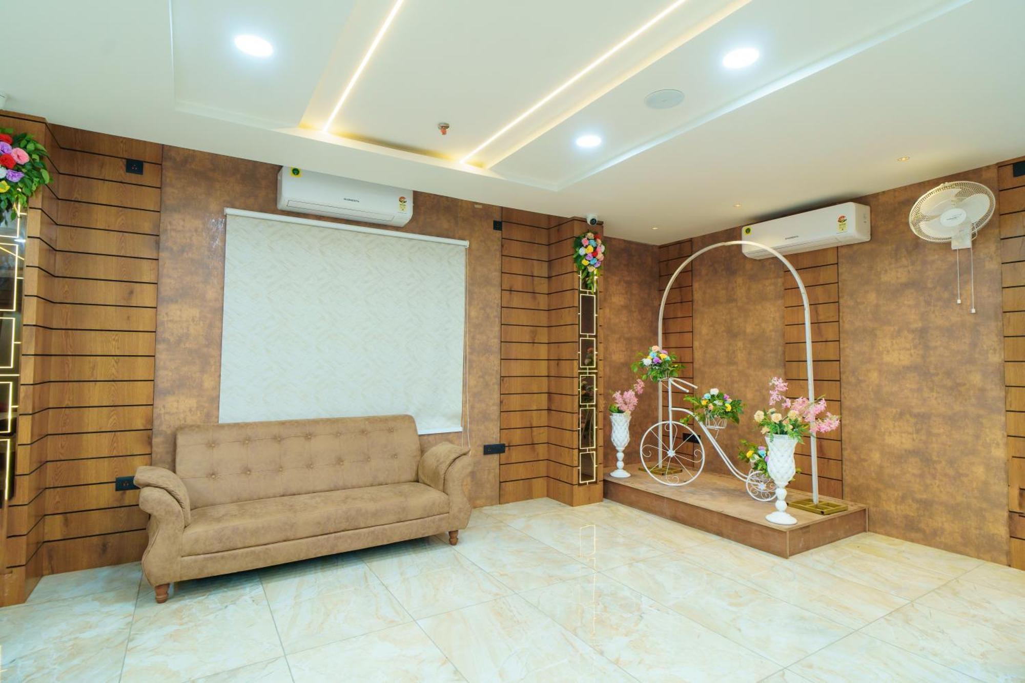 Satyabhama Inn Pathara Extérieur photo